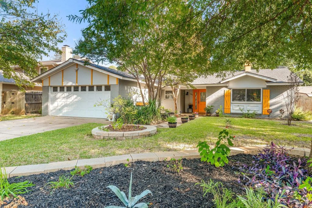 2800 Hollywood Drive, Arlington