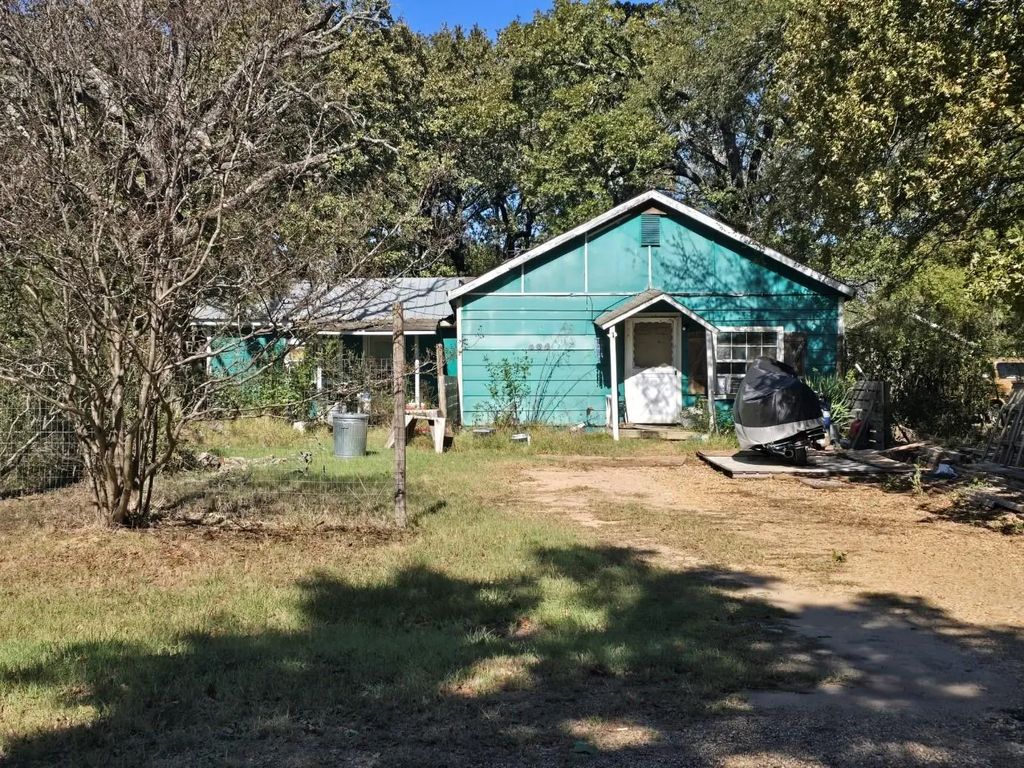 101 Larry Lane, Mabank