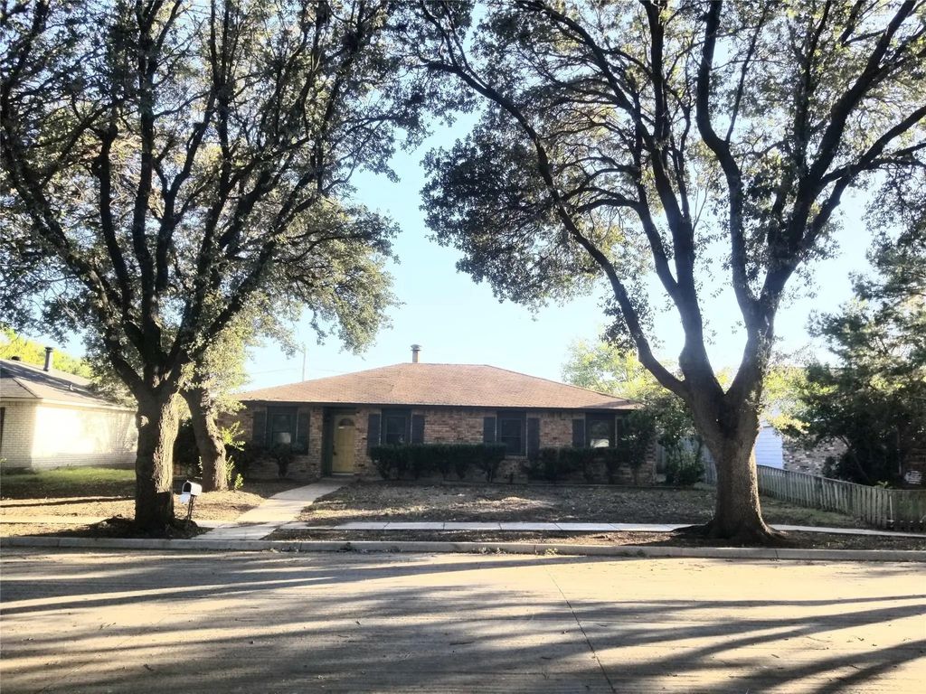 833 Oakland Street, Grand Prairie