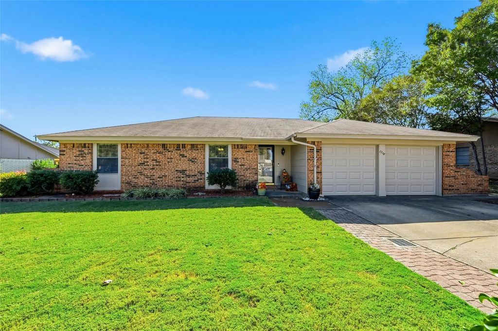 7716 Evergreen Avenue, North Richland Hills
