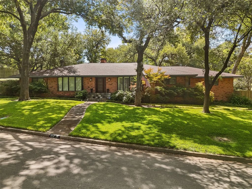 612 N Manus Drive, Dallas