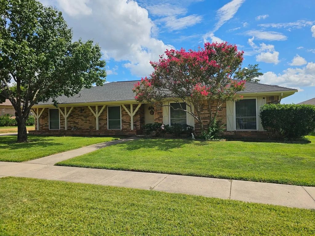3412 Peachtree Lane, Pantego