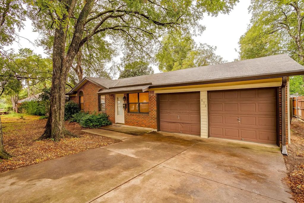 856 Broadway Avenue, Euless