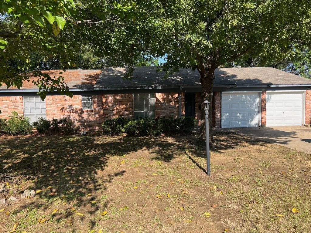 211 Turtle Creek Drive, Arlington