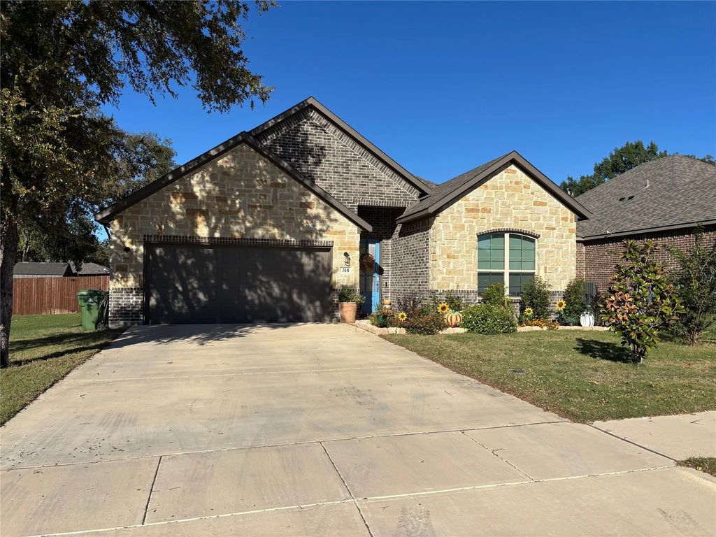 318 Osage Court, Krum