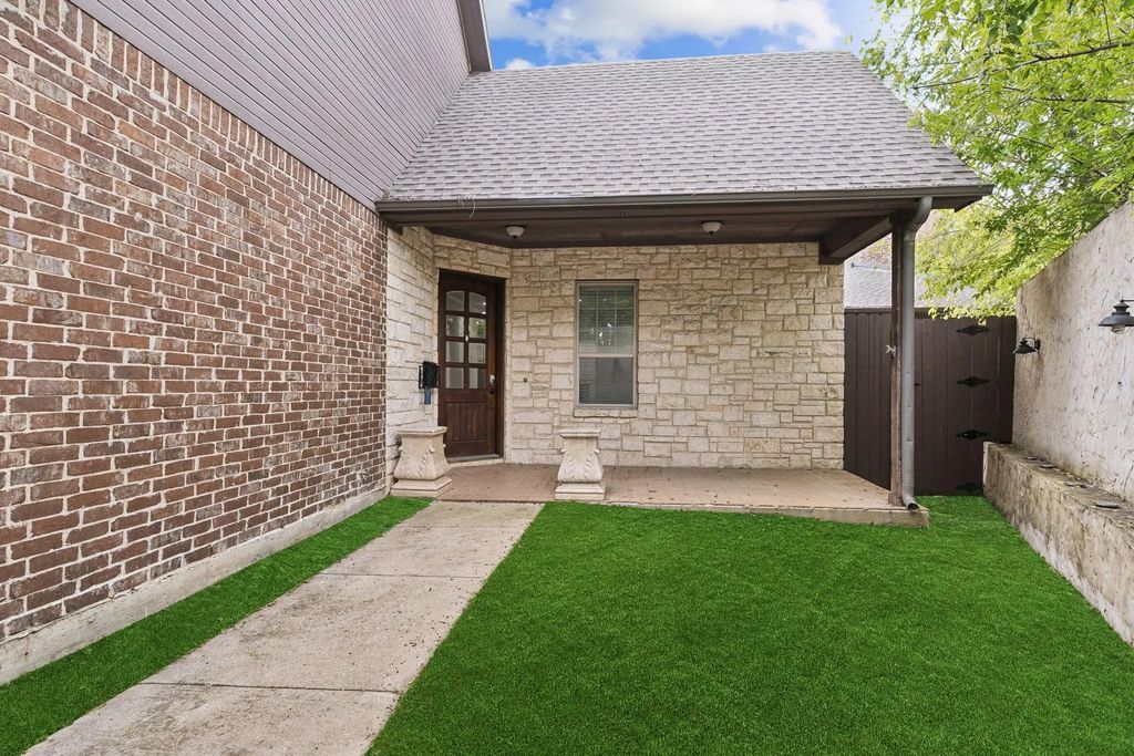 5200 Longview Street, Dallas