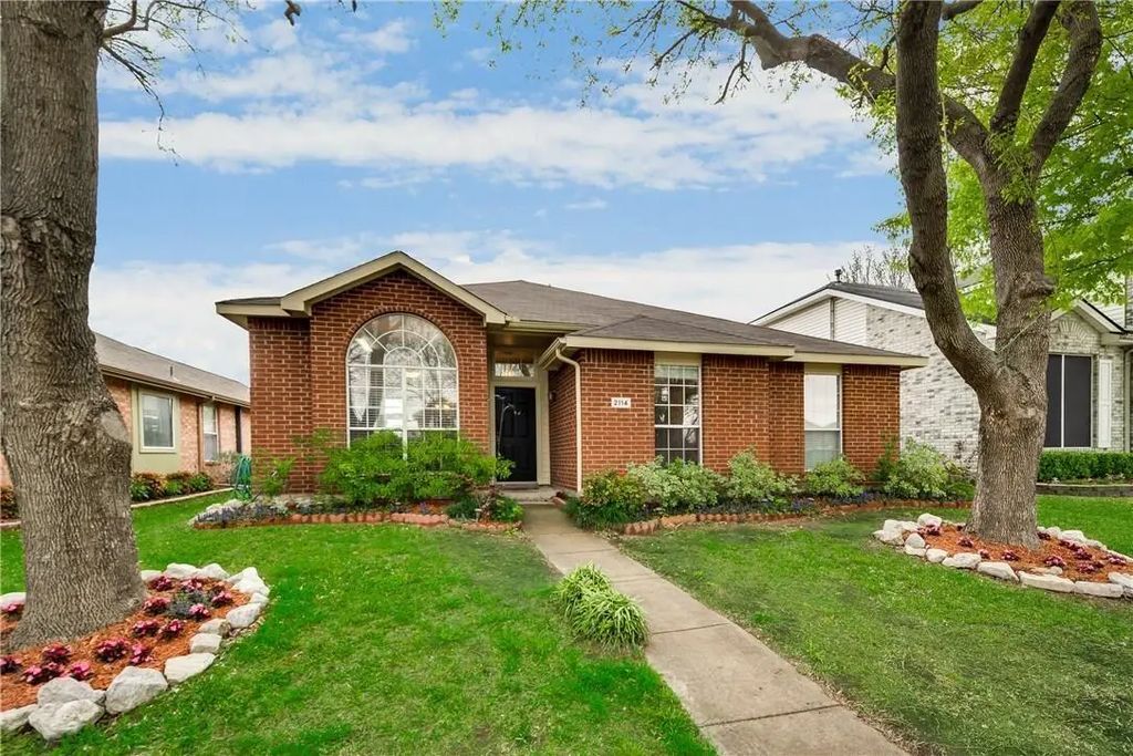2114 Carnation Court, Garland