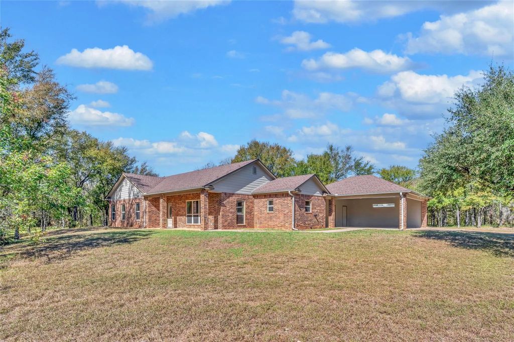 556 Wildwood Trail, Lorena