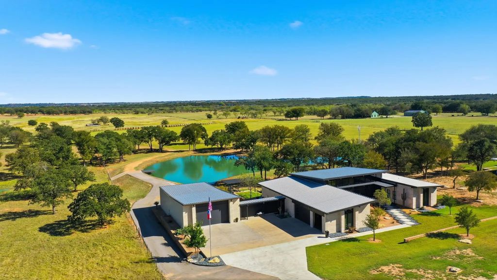 2101 Cool Junction, Millsap