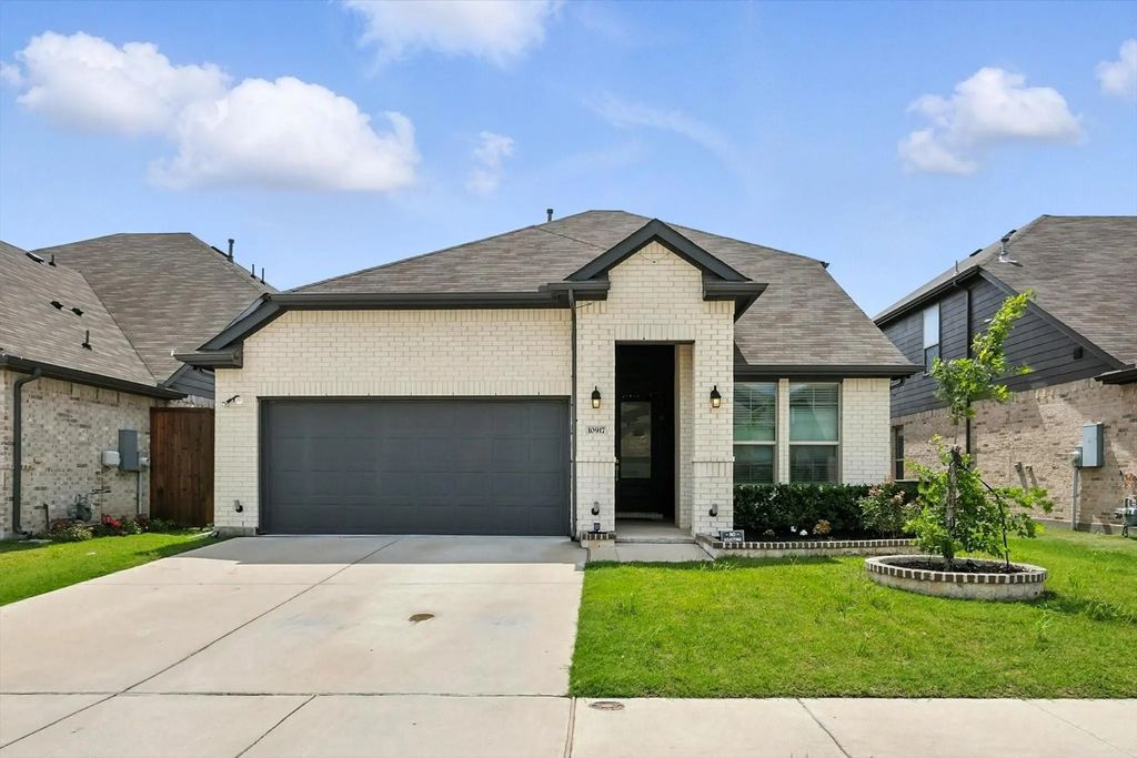 10917 Phelps Way, Fort Worth