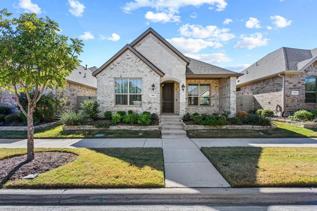 705 Boardwalk Way, Argyle