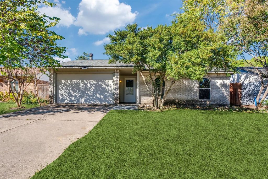 811 Sunny Slope Drive, Allen