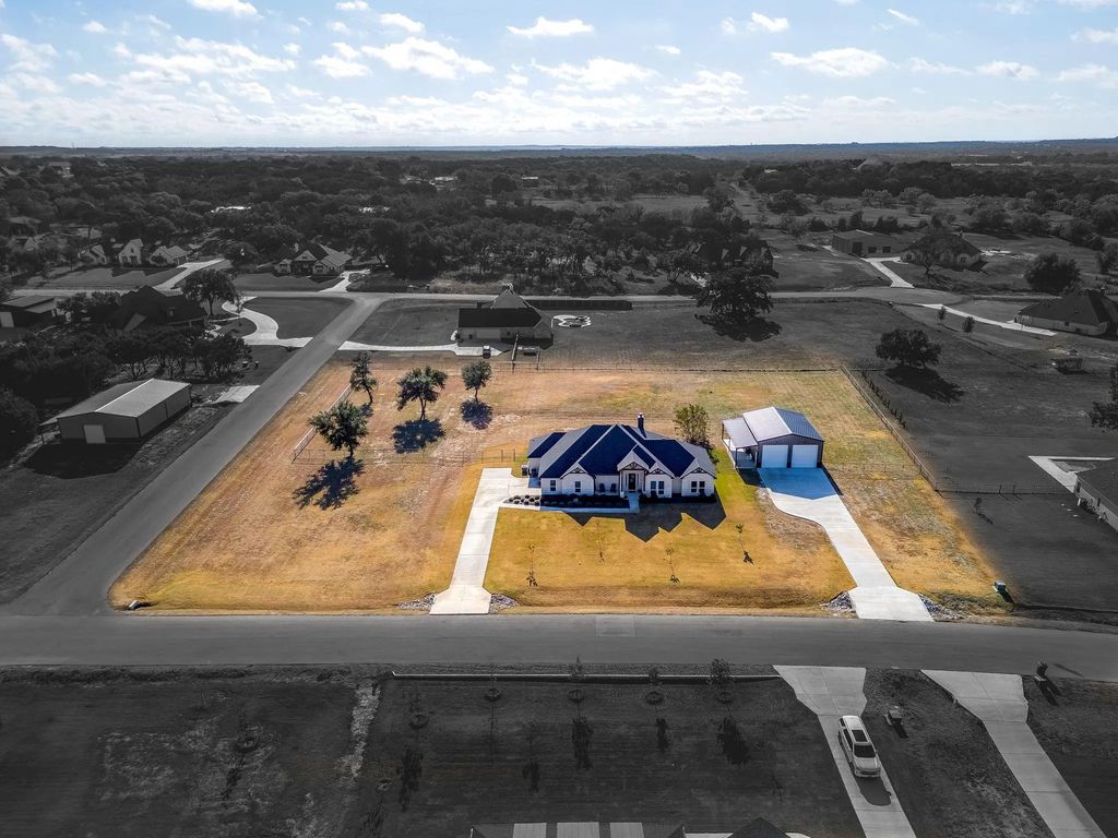 423 Creekside Court, Weatherford