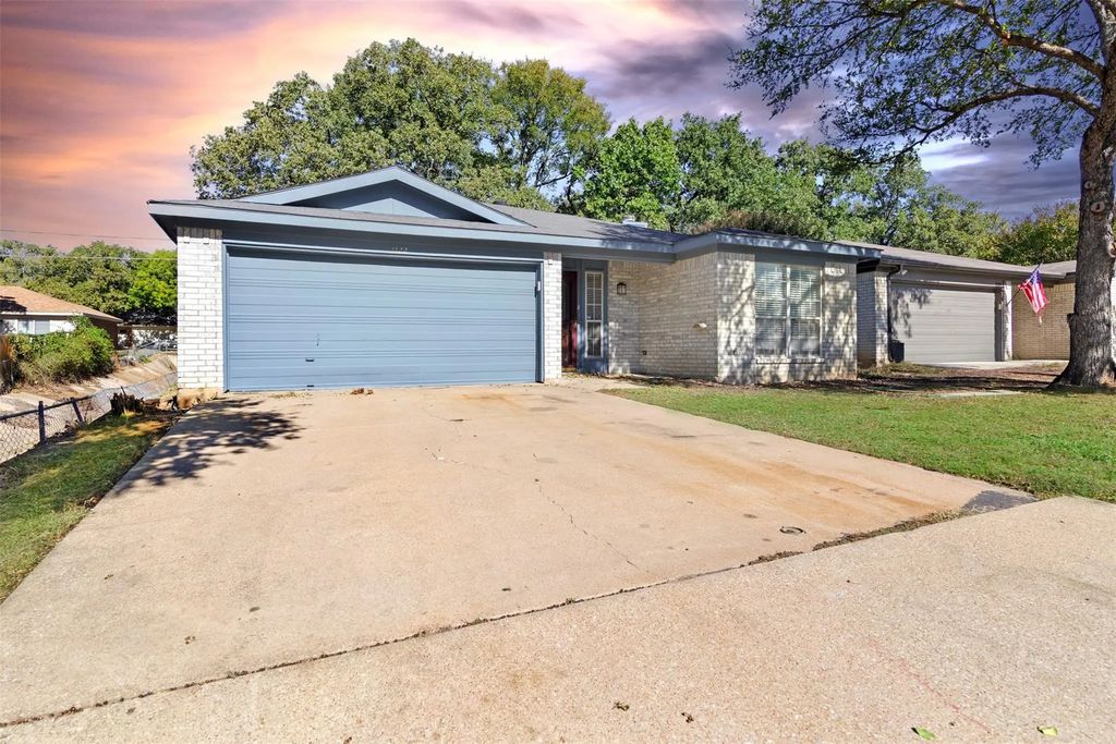 1122 Glen Creek Drive, Mansfield