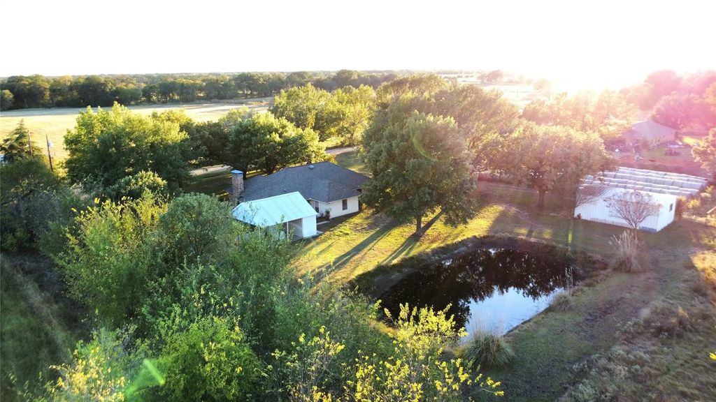 1140 County Road 2500, Bonham