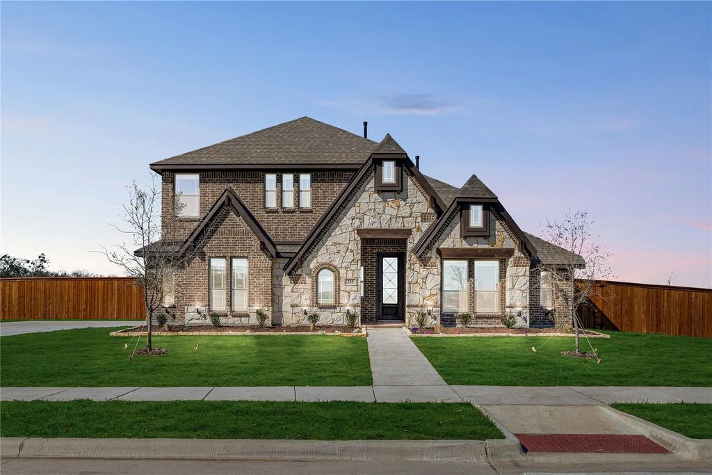 315 Spring Circle, Red Oak