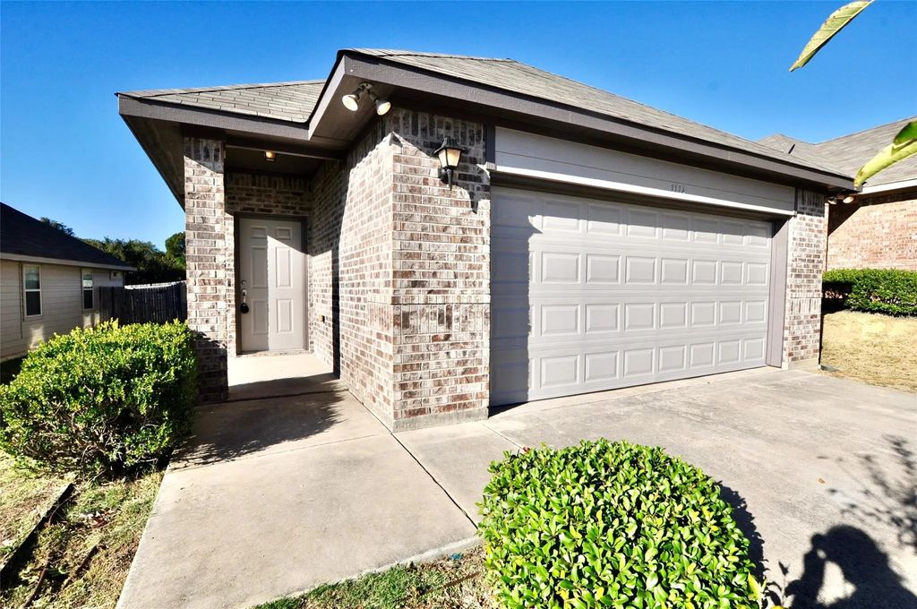 1114 Story Book Lane, Weatherford