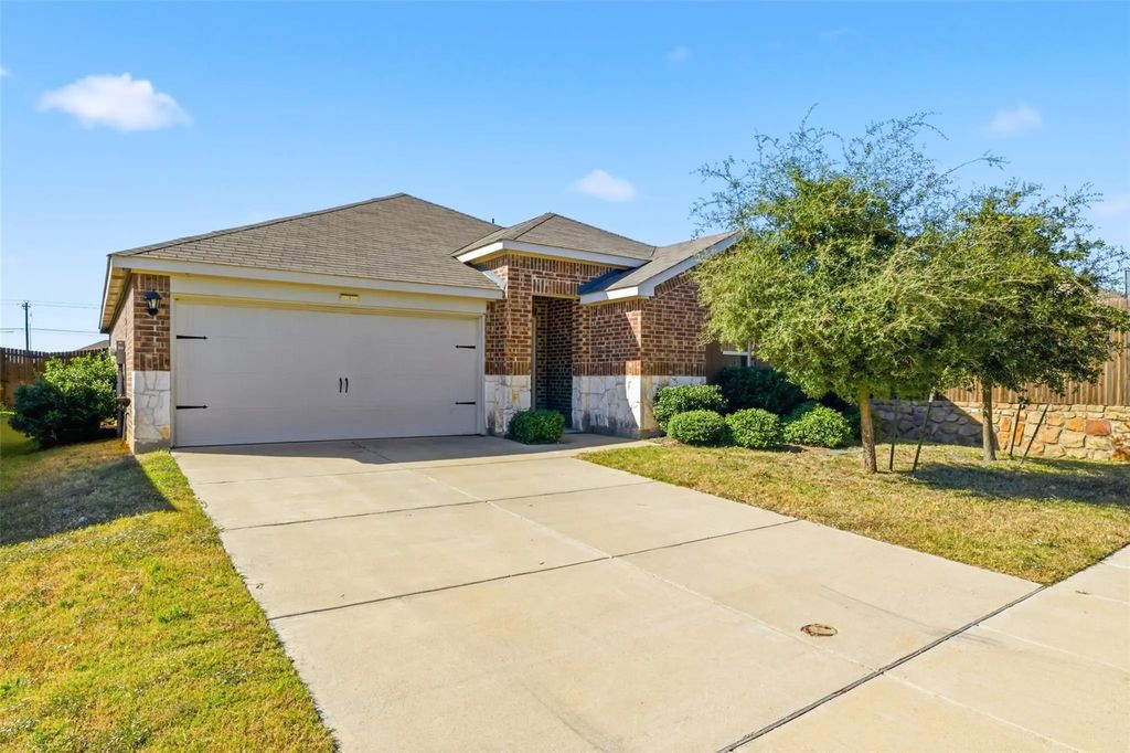 1513 Stinnett Drive, Forney