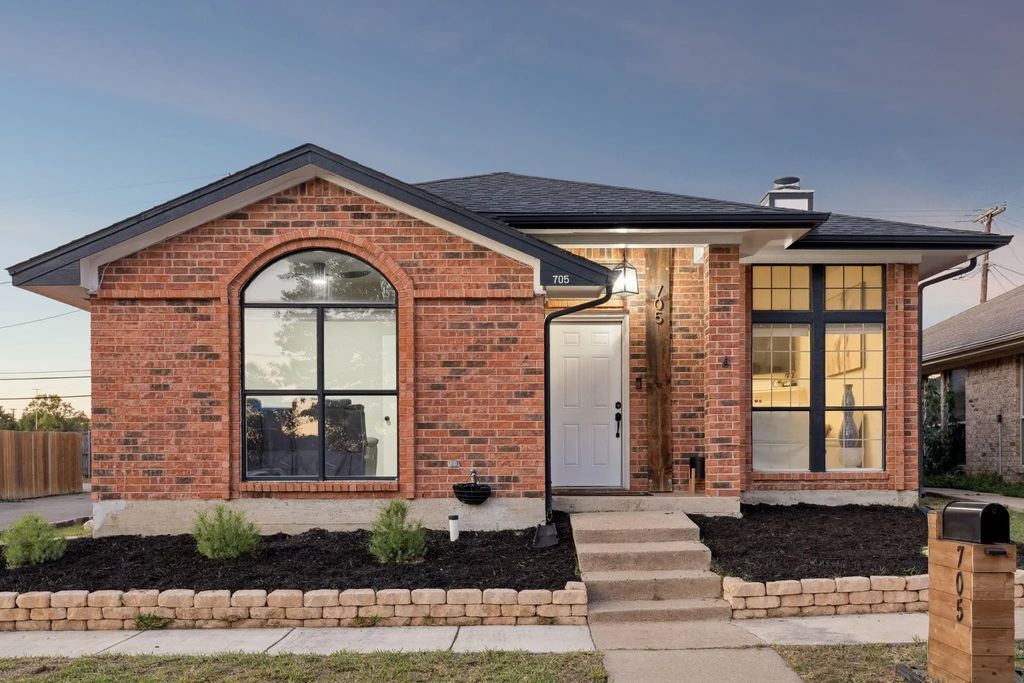 705 Greenridge Drive, Arlington