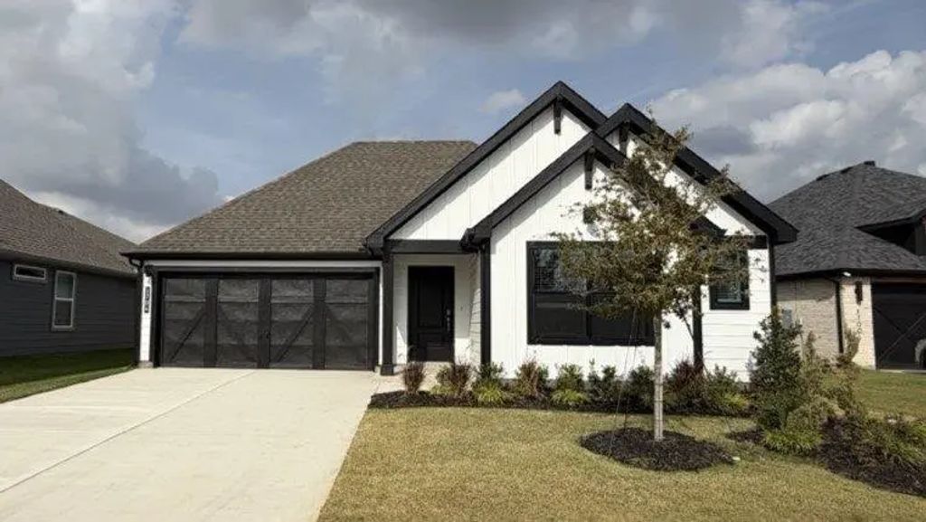 1704 River Bend Road, Burleson