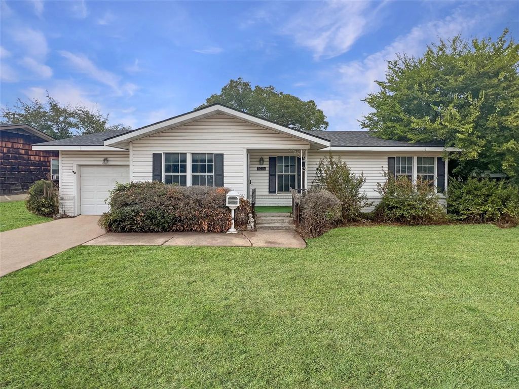 5305 Ira Street, Haltom City