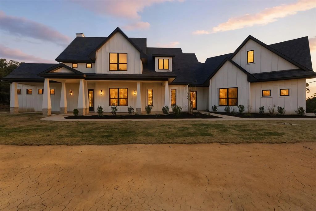 1552 Lakeridge Boulevard, Sunset