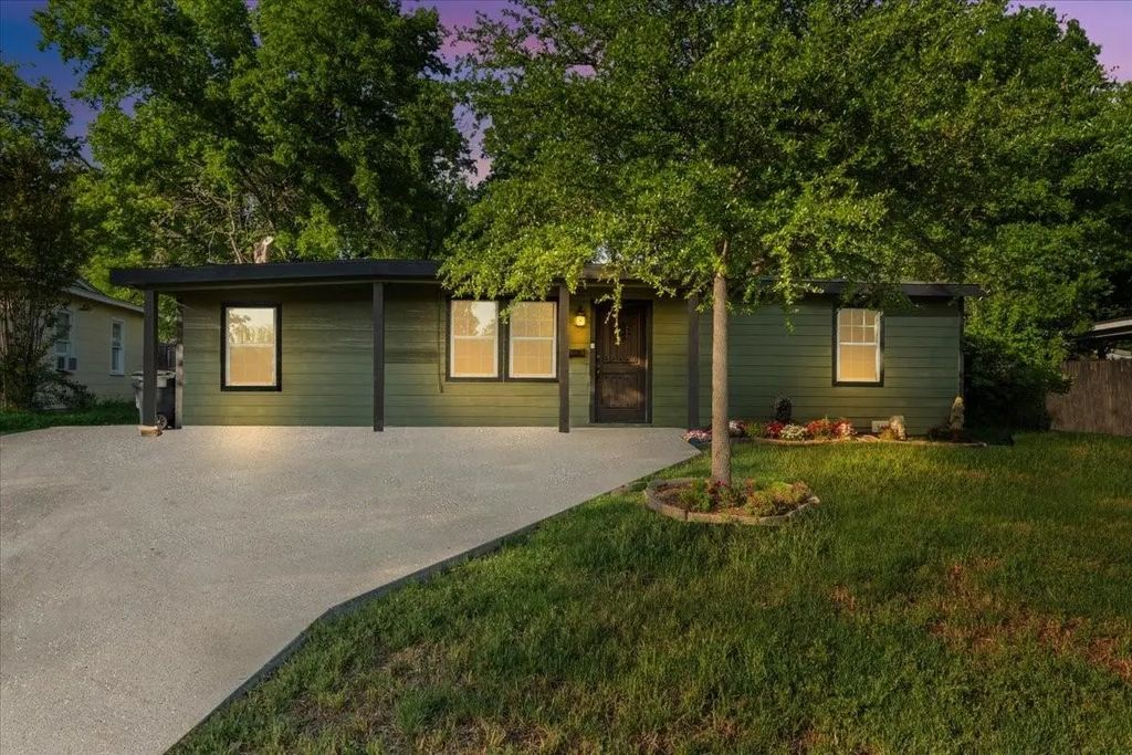 1520 Barcus Circle, Fort Worth