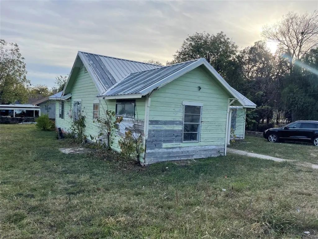 801 W Belknap Street, Jacksboro