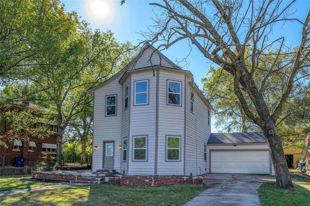 1208 W Sears Street, Denison