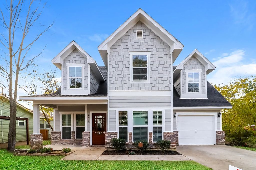 206 Perry Avenue, Waxahachie