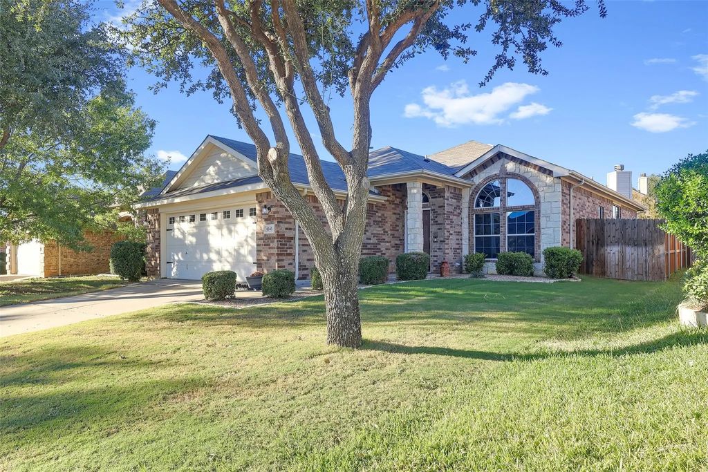 8345 Winter Falls Trail, Fort Worth