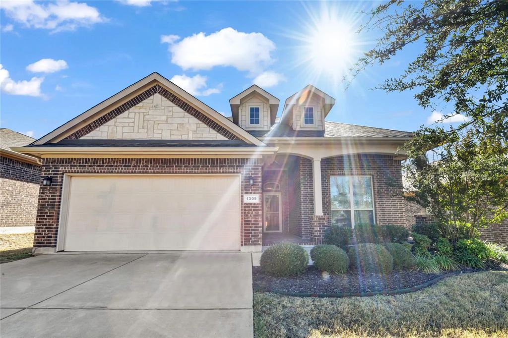 1309 Jake Court, Weatherford