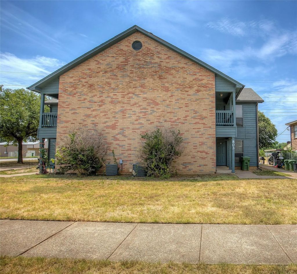 801 Treadwell Court B, Hurst