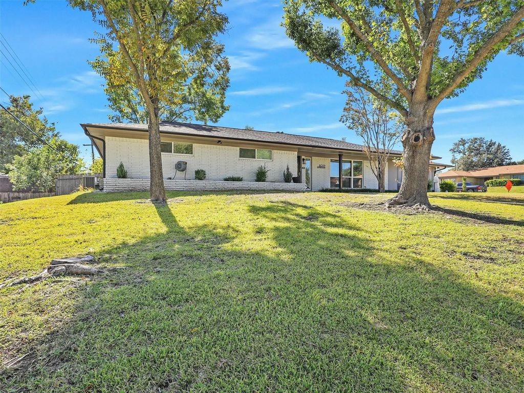 8029 Northbrook Drive, Benbrook