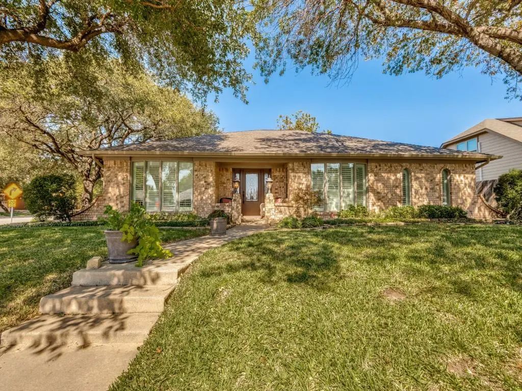 100 Hillview Court, Hurst