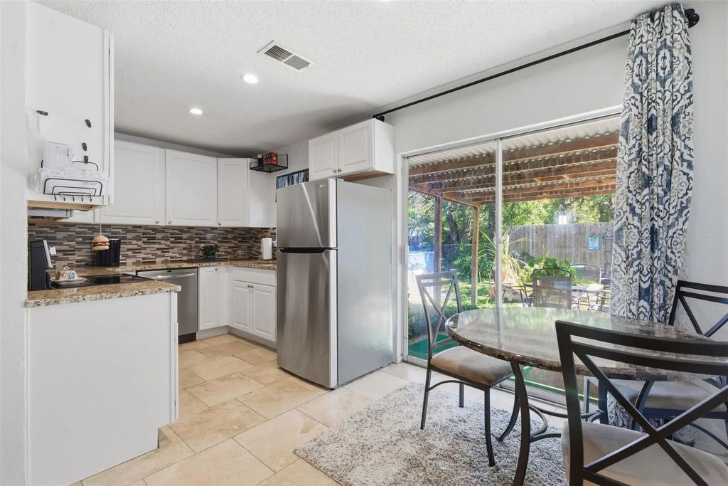 405 Mustang Trail, Granbury