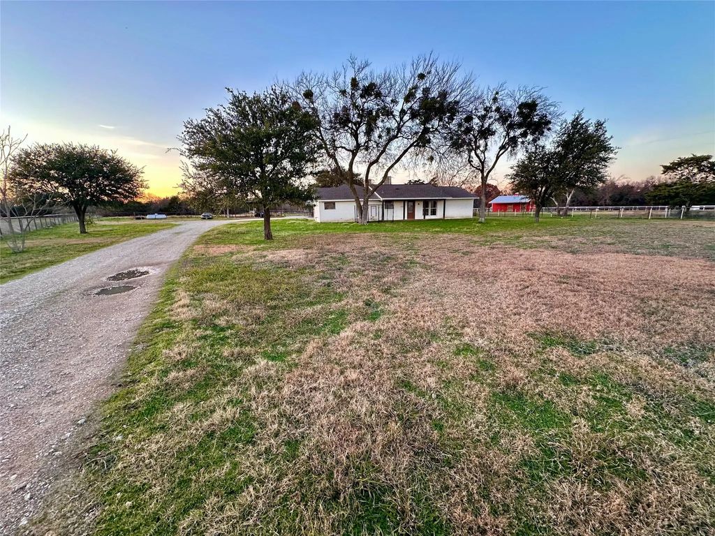 2159 Country Club, Lucas