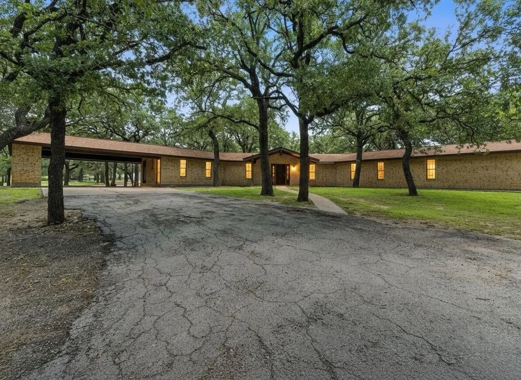 792 County Road 474, Stephenville