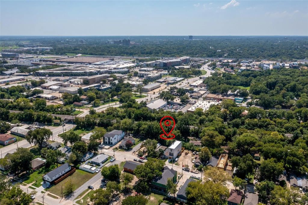 907 Walkway Street, Dallas