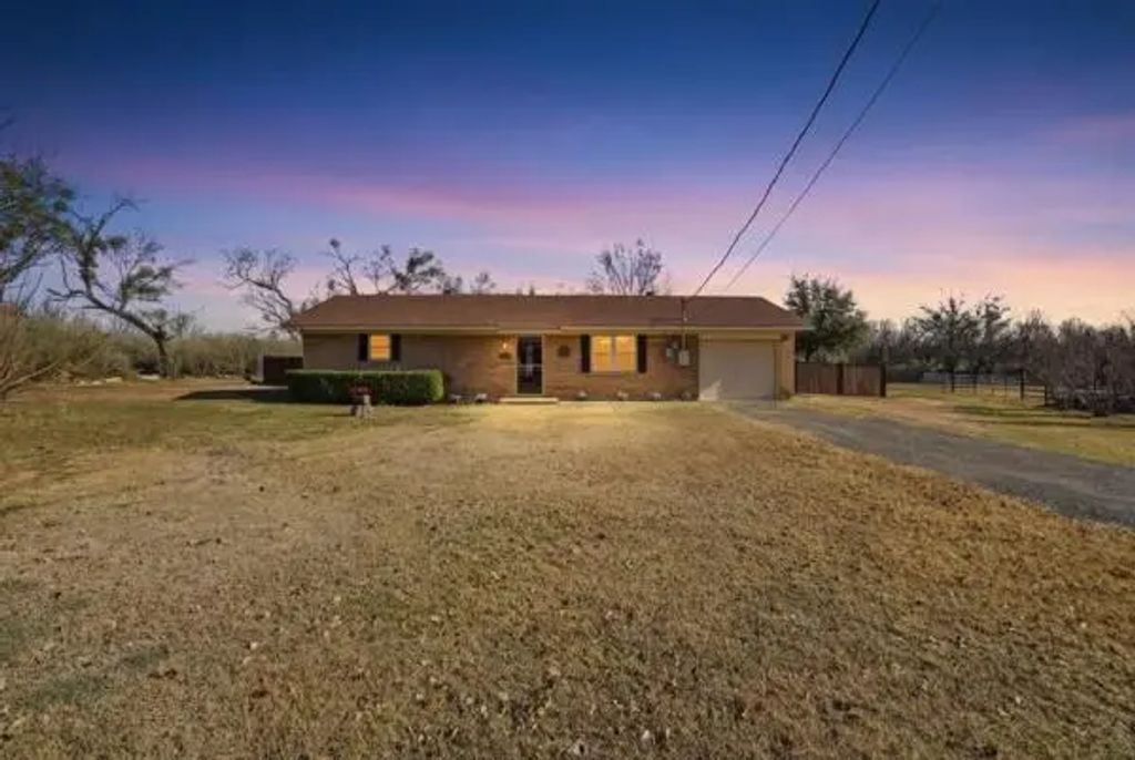 130 Autumn Drive, Early