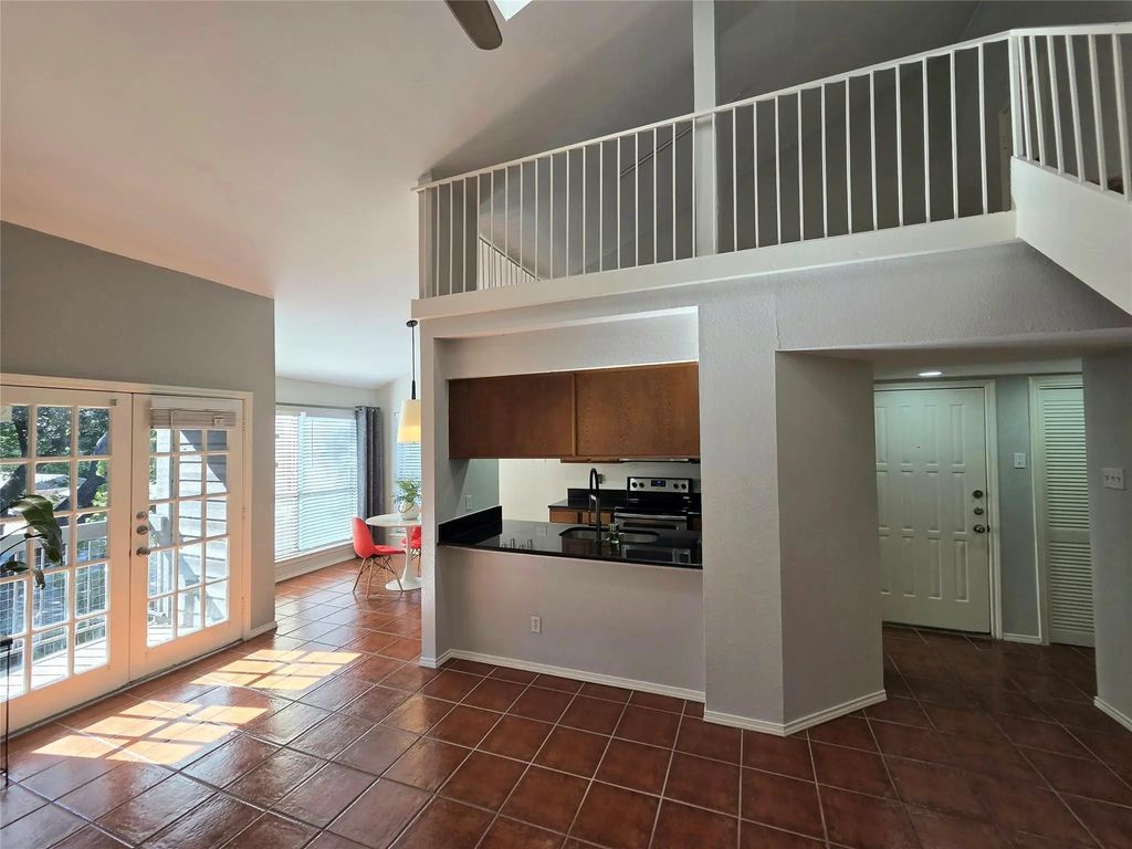 7525 Holly Hill Drive 32, Dallas