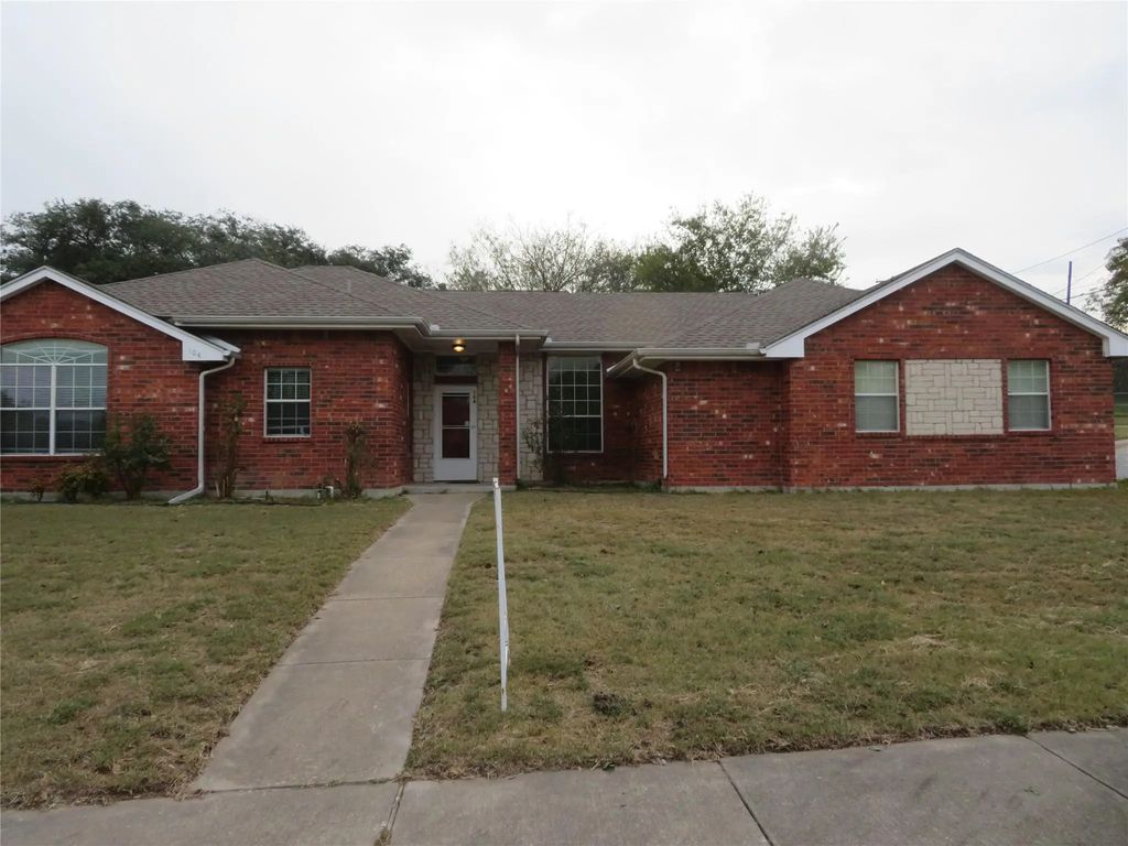 104 Roaring Springs Drive, DeSoto
