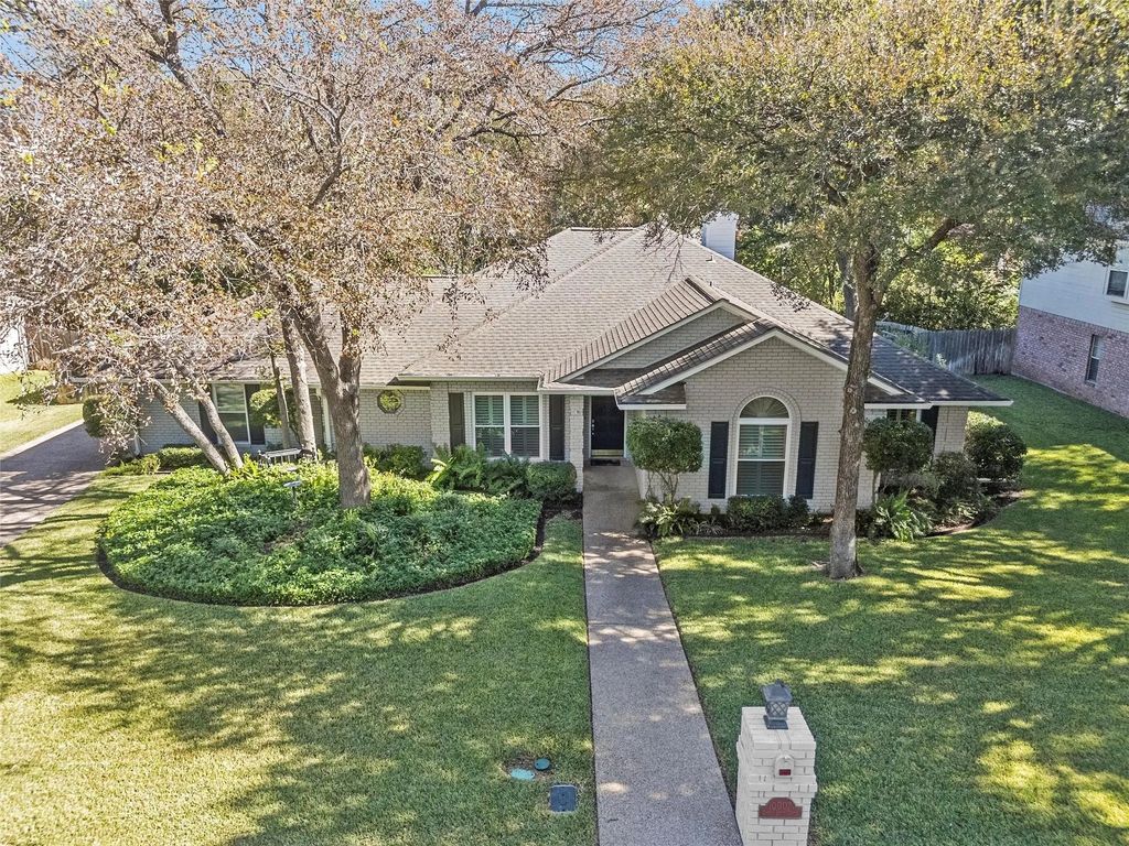 10007 Creek Bend Drive, Woodway