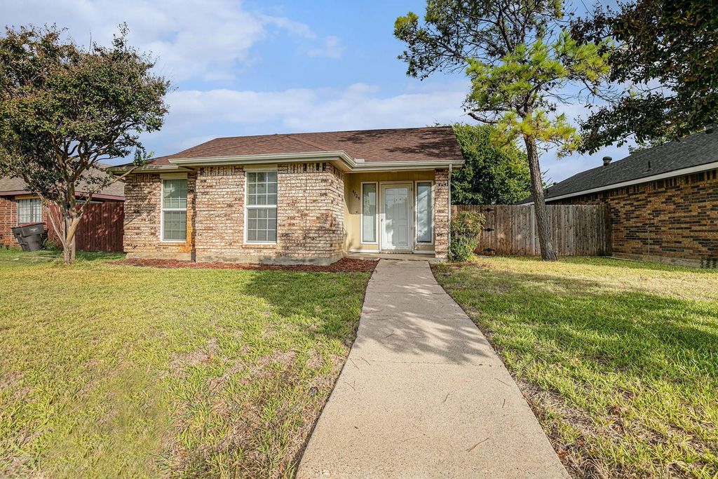 4729 Jasmine Drive, Fort Worth