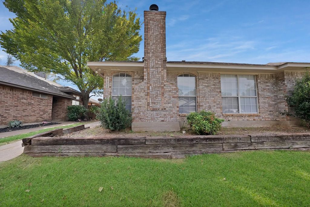 4308 Elliott Oaks Drive, Arlington