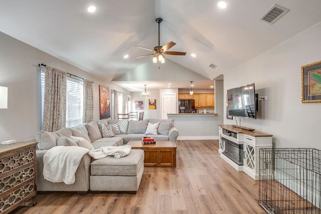 407 Grayson, Joshua