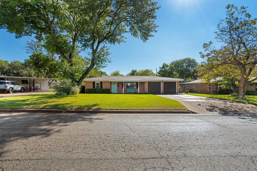 1420 Rolling Hills Drive, Graham