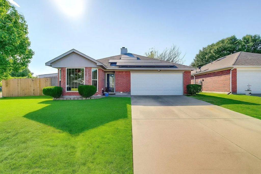 1008 Miles Avenue, Burleson
