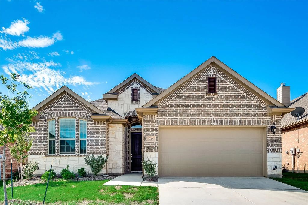 916 Lake Sierra Way, Little Elm