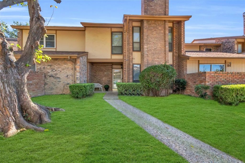 2106 Westkendal Lane, Arlington
